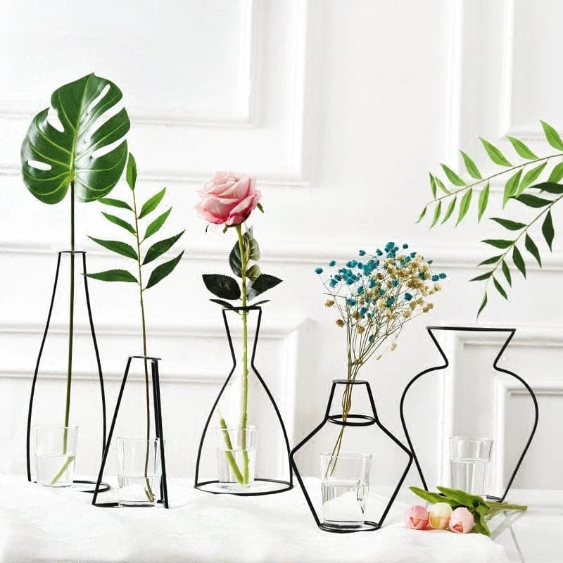 #title##Retro Iron Line Vase | In Home