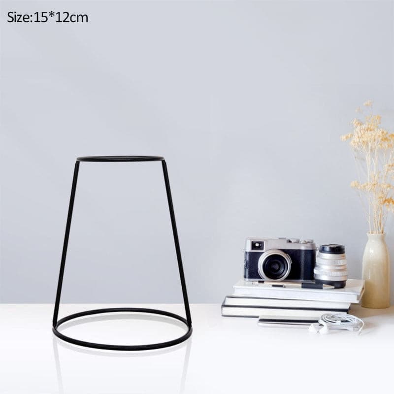 #title##Retro Iron Line Vase | In Home