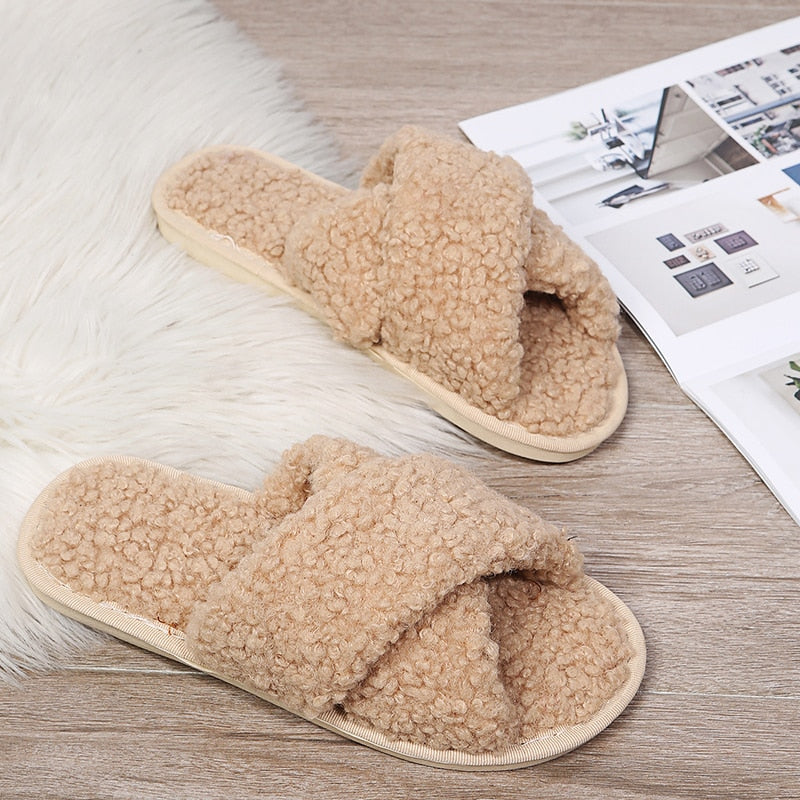 #title##Woman fashion fur slippers | In Home