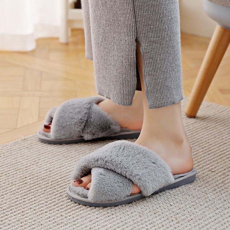 #title##Woman fashion fur slippers | In Home