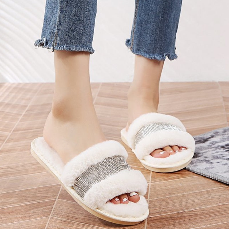 #title##Woman fashion fur slippers | In Home